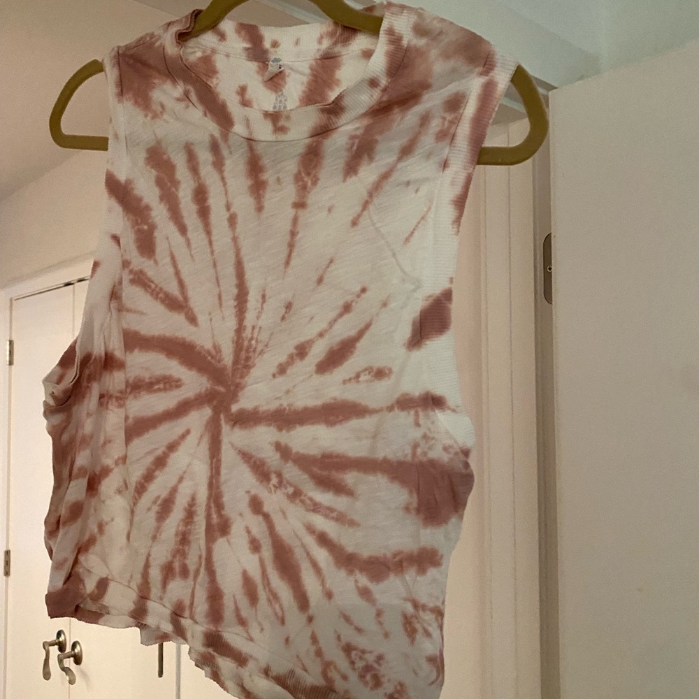 Free people tyedye workout tee. Size xs. Cotton and very comfortable